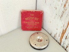 W.M. Kratt Co The Master Key Chromatic Pitch Instrument A-440 13 Keys