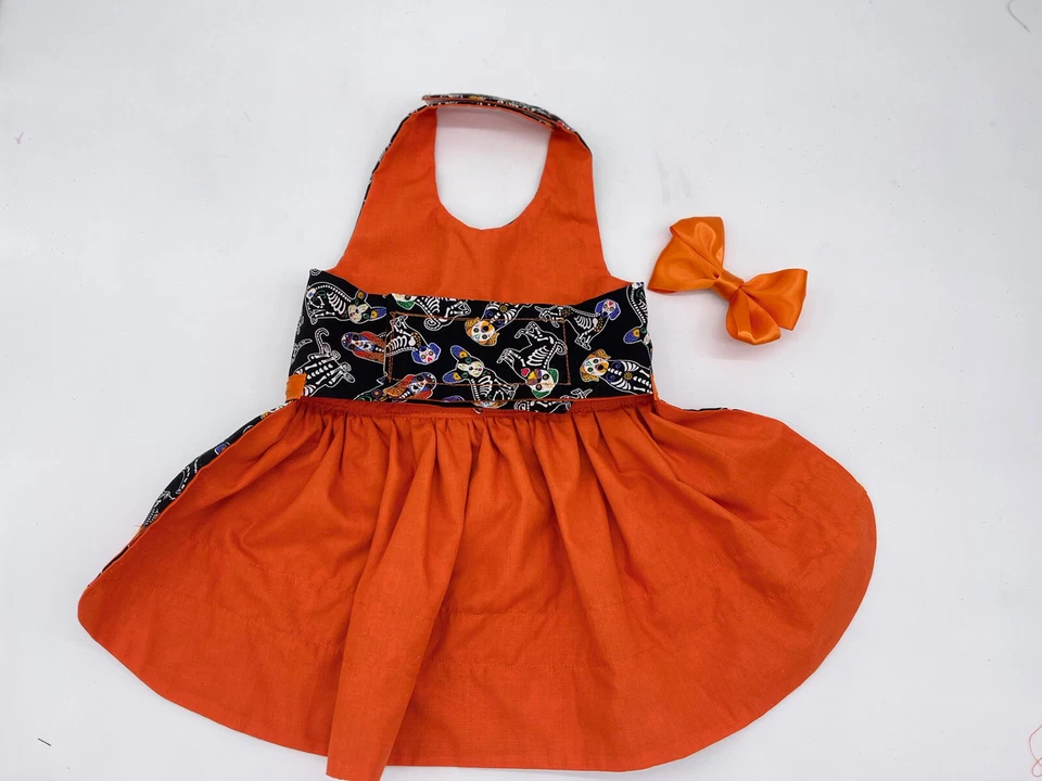 VESTIDO DE PERRO HECHO A MANO ESTAMPADO DE HUESOS DE HALLOWEEN VESTIDO ARNÉS DE PERRO LAR con lazo de pelo gratis Foto 4 de 4