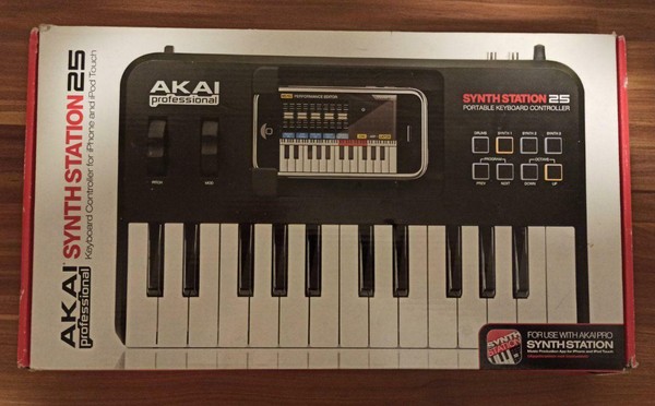 AKAI Synthstation 25