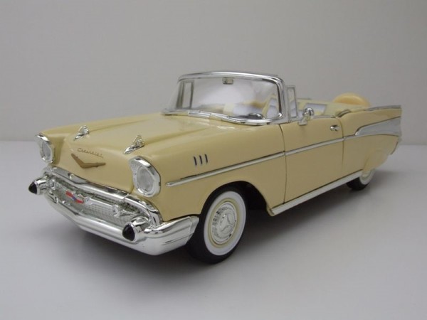 Chevrolet Bel Air Convertible 1957 Hellgelb Modellauto 1:18 Lucky Die Cast-image