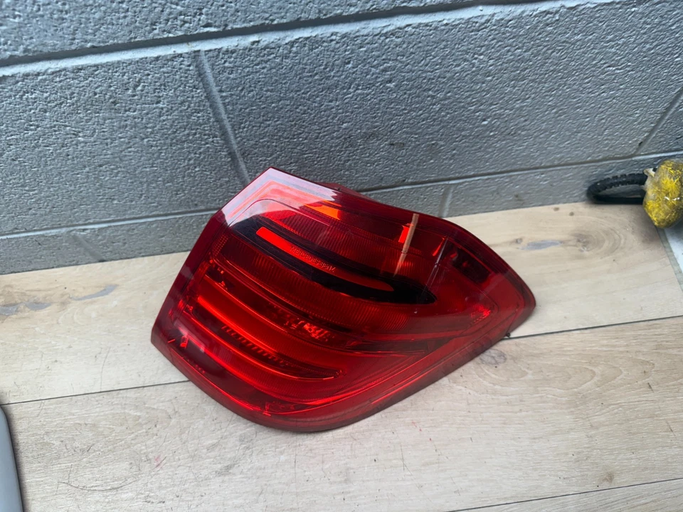 MERCEDES BENZ GLS GL63 W166 13-16 REAR RIGHT  SIDE OUTER TAILLIGHT LED LAMP - Image 2 of 4