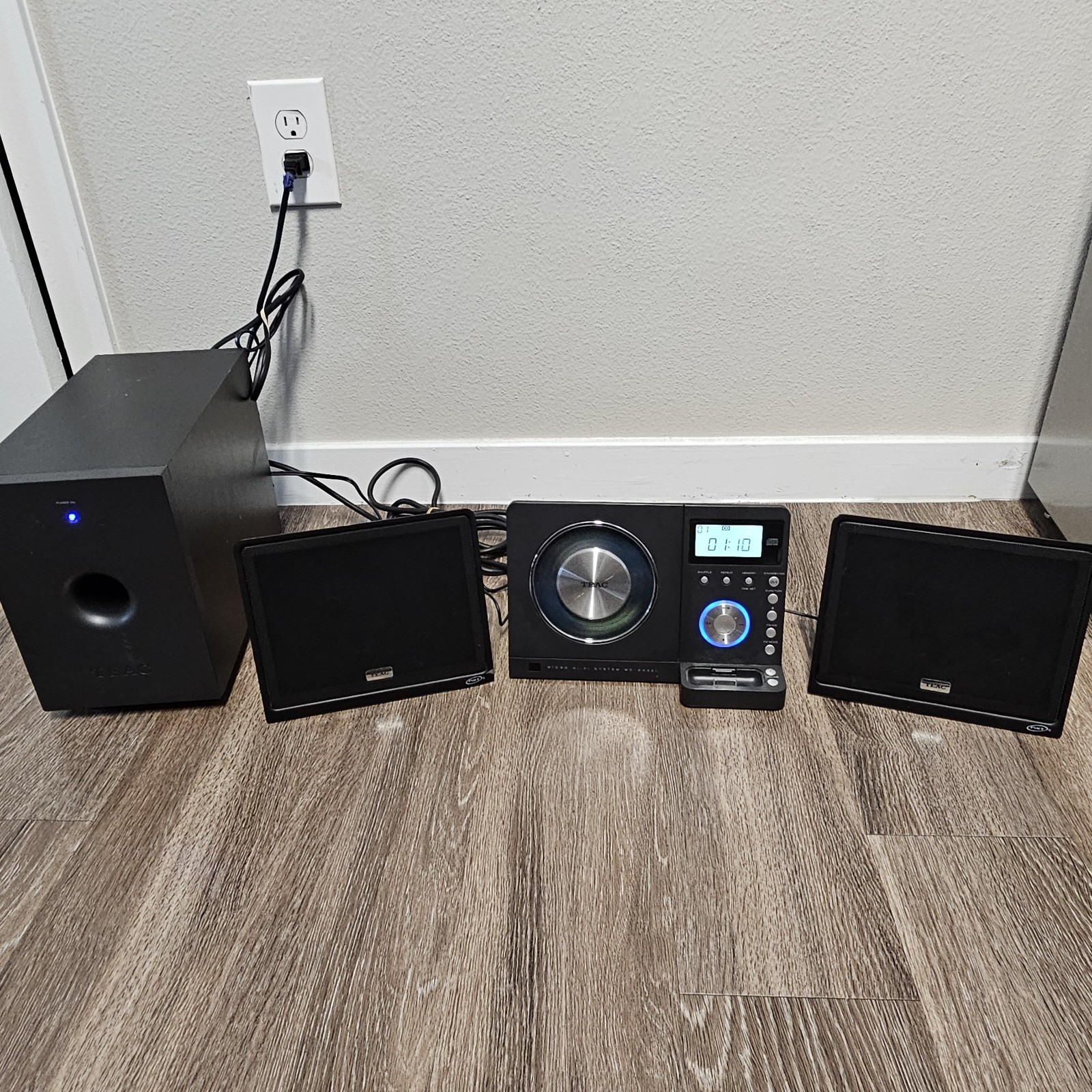 TEAC Micro Hi-Fi System MC-DX32i Subwoofer & Speakers Ipod, 