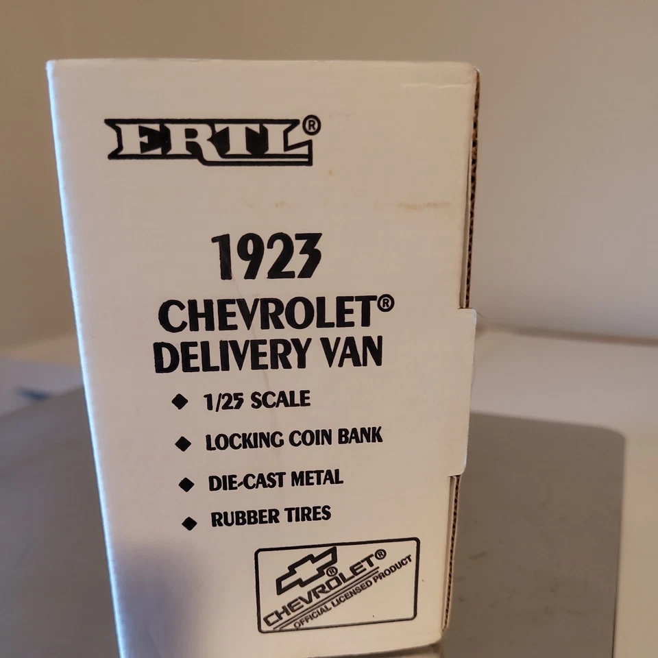 ERTL 1923 Chevrolet Hersheys Delivery Van Replica Bank Die cast Plastic Crack - Image 2 of 4