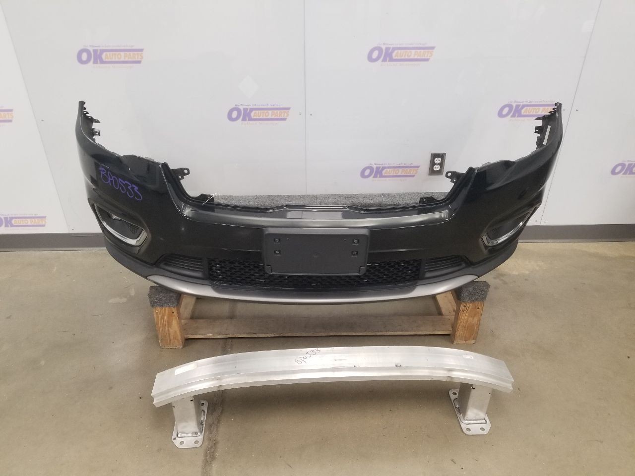 19 2019 JEEP CHEROKEE LIMITED FRONT BUMPER BLACK WITH FOG LAMPS AND LOWER GRILLE