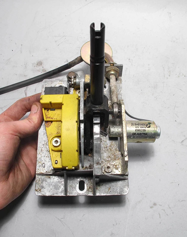 BMW E36 3-Series Z3 Automatic Transmission Shifter Interlock Assembly 1997-2000 - Image 2 of 4