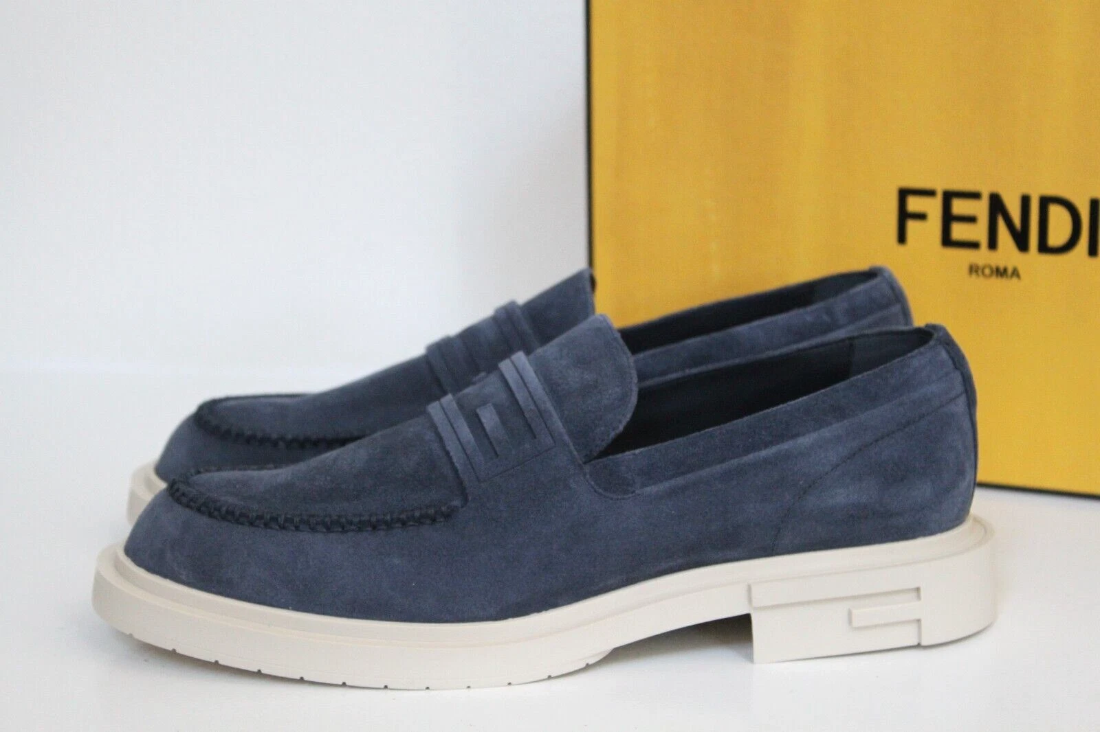 Scarpe mocassino slip on nuove taglia 10 US 9 UK FENDI blu scamosciato telaio logo FF