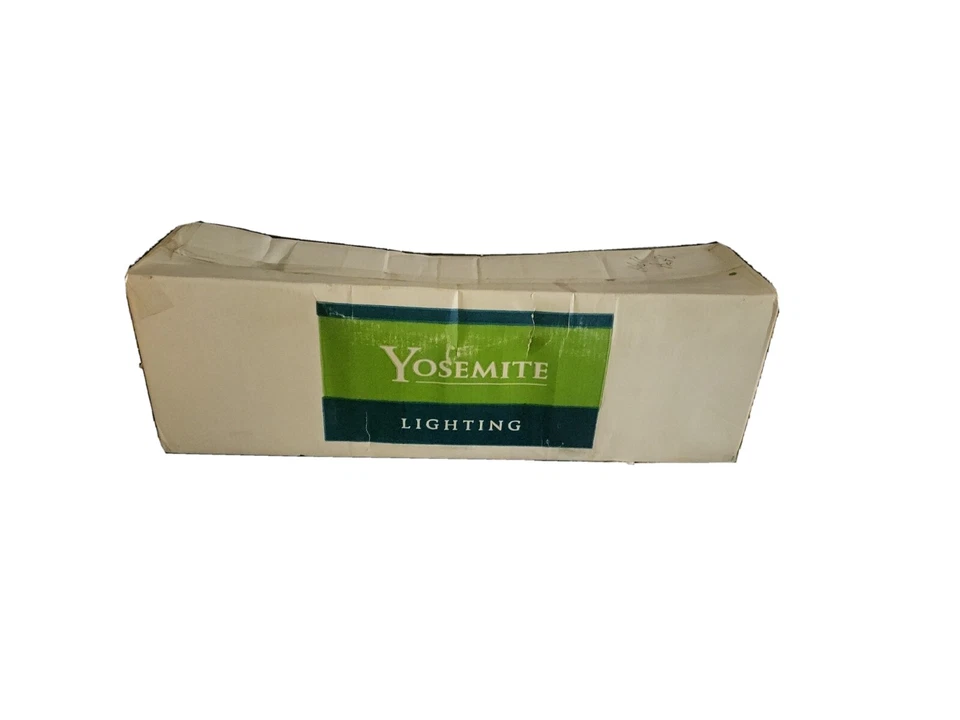 Tocador de 3 luces de níquel satinado Yosemite 93893  Foto 2 de 3