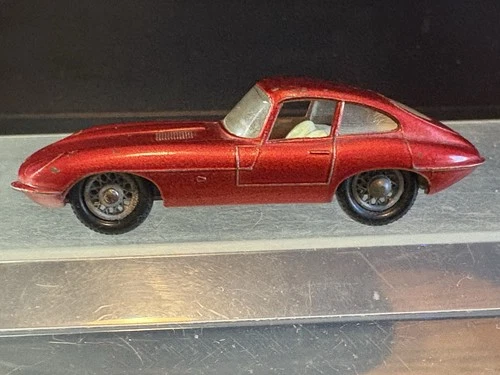 VINTAGE MATCHBOX LESNEY NO.32 JAGUAR E-TYPE DIECAST CAR MADE IN ENGLAND HTF L87B