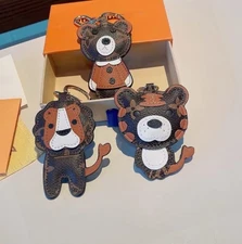 Luxury Designer Cute Leather Animal Keychain Bag Charm Keyring Toy with Gift Box