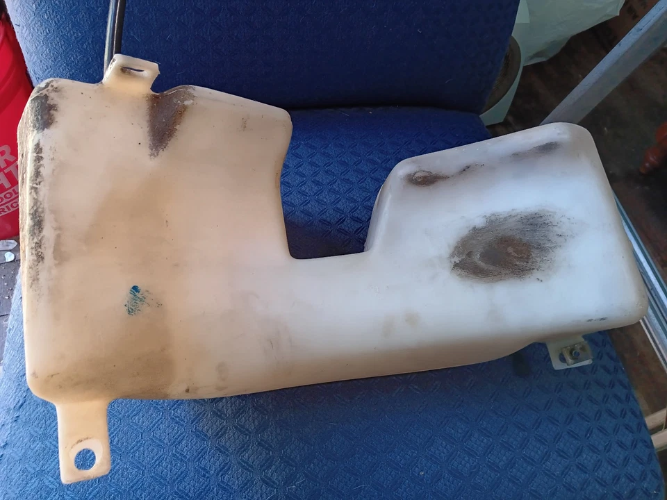 1984-91 porsche 944 & turbo windshield washer reservoir 477955451 D HPO - Image 2 of 2