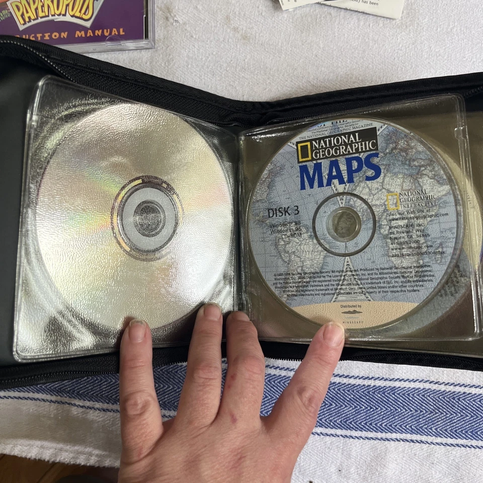 National Geographic Maps (8 discs) Win 95/98, PC CD-ROM And 1997 Interactive - Image 2 of 3
