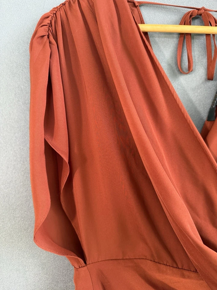 Vestido envolvente drapeado Forever 21 Burnt Sienna con dobladillo asimétrico grande para mujer Foto 3 de 4