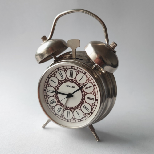 ☭ Alarm Clock Desktop Watch Raketa 2609 Vintage 19 Jewels USSR Soviet SERVICED - Afbeelding 1 van 8