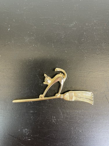Vintage Gold-Tone Halloween Bewitching Cat on Broom Pin Broach Rollover Clasp - Picture 5 of 12