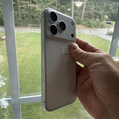 Iphone 17 Pro 256gb AT&T and Cricket Only Excellent Condition. BH 100%