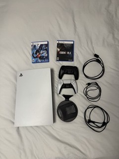 PlayStation 5 PS5 console Disc w/ 2 controllers cables and 2 games