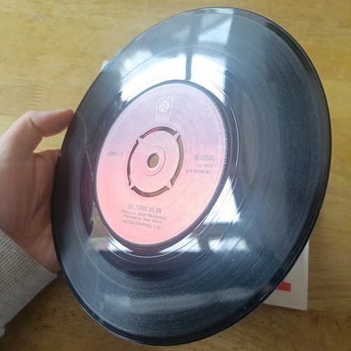 Complex: Who Got The Love / She Turns Me On 7" Single 7N 45589 - Picture 10 of 11