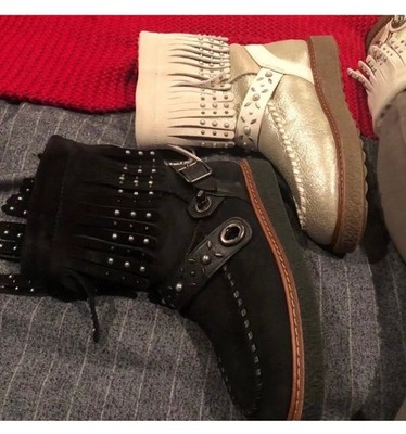 NWOT COACH Roccasin Fringe Studded Sand Shearling Moccasin Boots #G1362 Sz 7