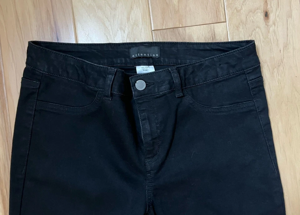 Pantalones de mezclilla ajustados ATENCIÓN puños con cremallera talla 8 negros 2 bolsillos Foto 4 de 4