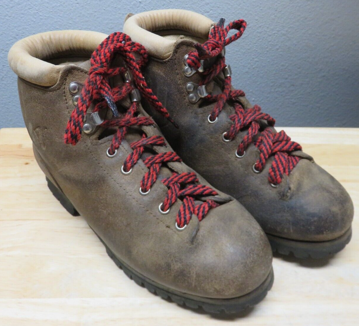 Vintage Vasque Hiking Mountaineering Boots Mens Size 7 W  display picture 3