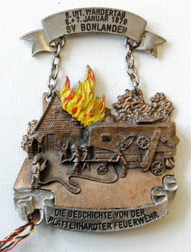 Alemania 1979 Cuerpo de Bomberos de Plattenhardt Insignia Conmemorativa Placa Alto Relieve - Imagen 1 de 6