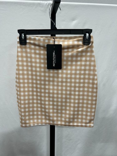NWT Pretty Little Things ladies size 4 skirt with checkard print. - Picture 2 of 3