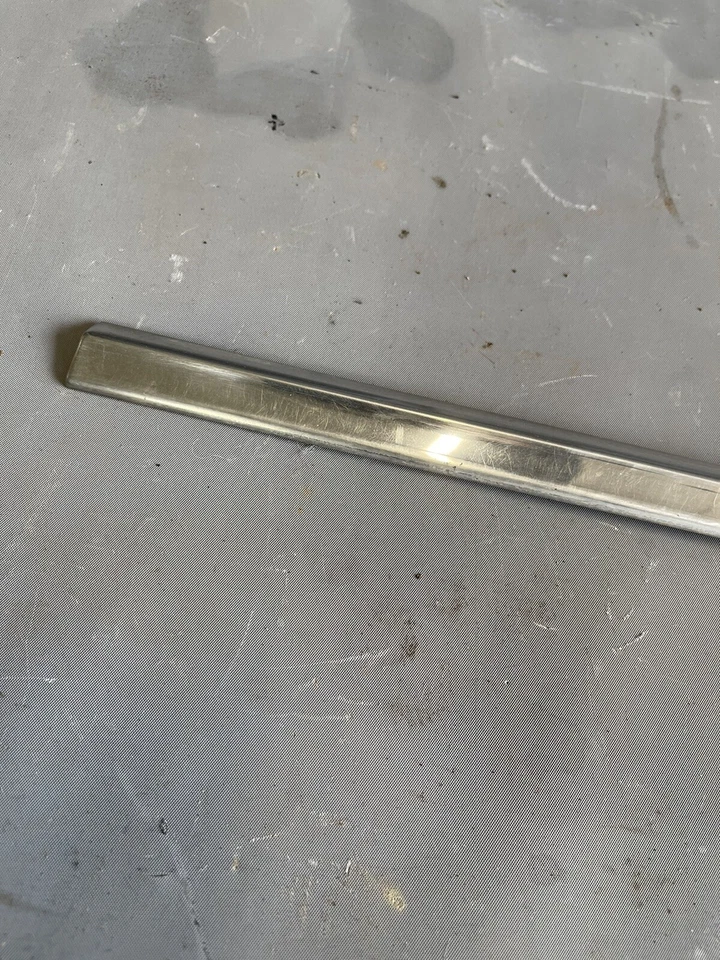 1969 1970 Chevrolet Townsman Station wagon tampa traseira externa moldura de acabamento lateral - Imagem 2 de 4