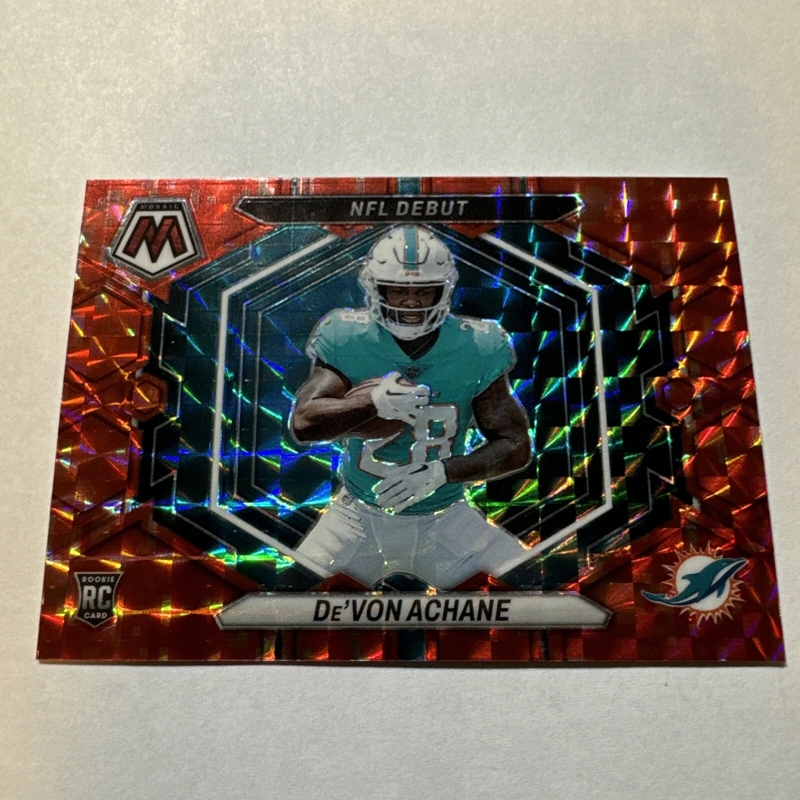 2023 PANINI MOSAIC DEVON ACHANE NFL DEBUT ROOKIE INSERT RED PRIZM CARD DOLPHINS