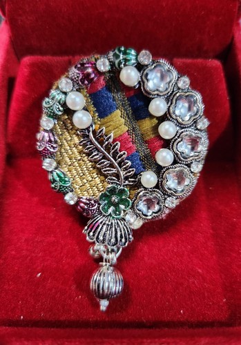Brooch 4cms LARGE Gothic/Diamante dress/ Pearls lapel pin/UK/S/S - Picture 4 of 10