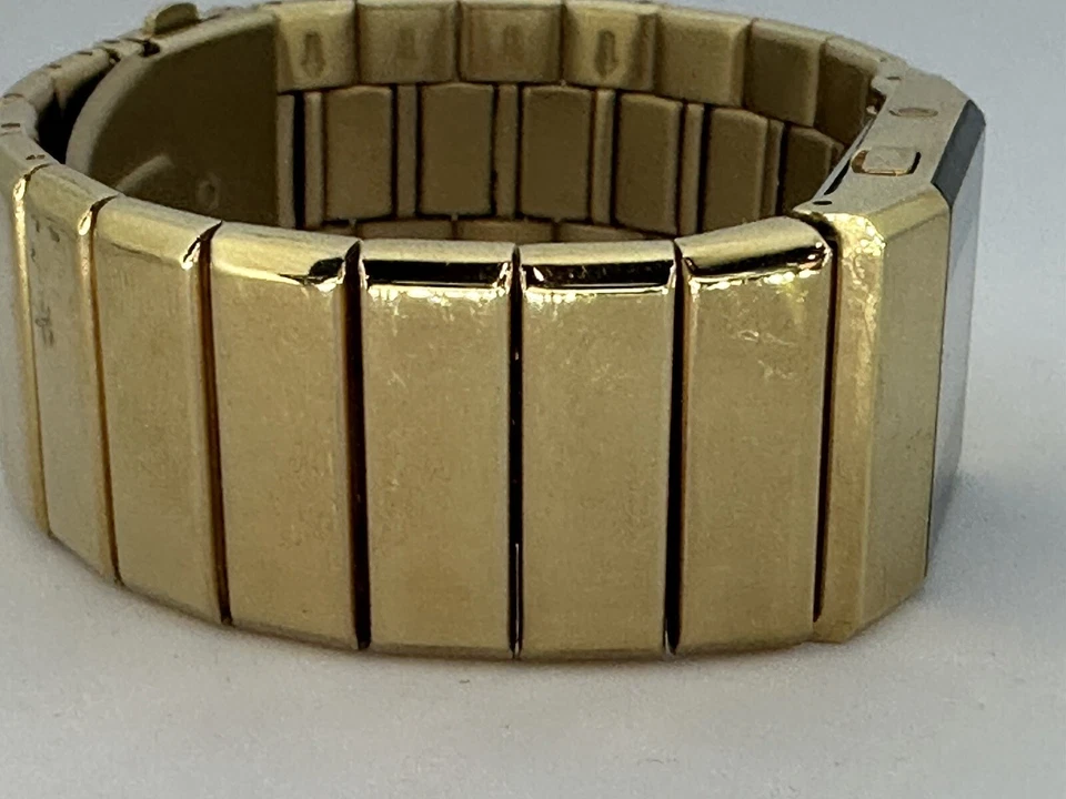 Reloj Dakota Digital LCD Mujer Nueva Batería Tono Dorado 23MM 6.75" Y Foto 4 de 4