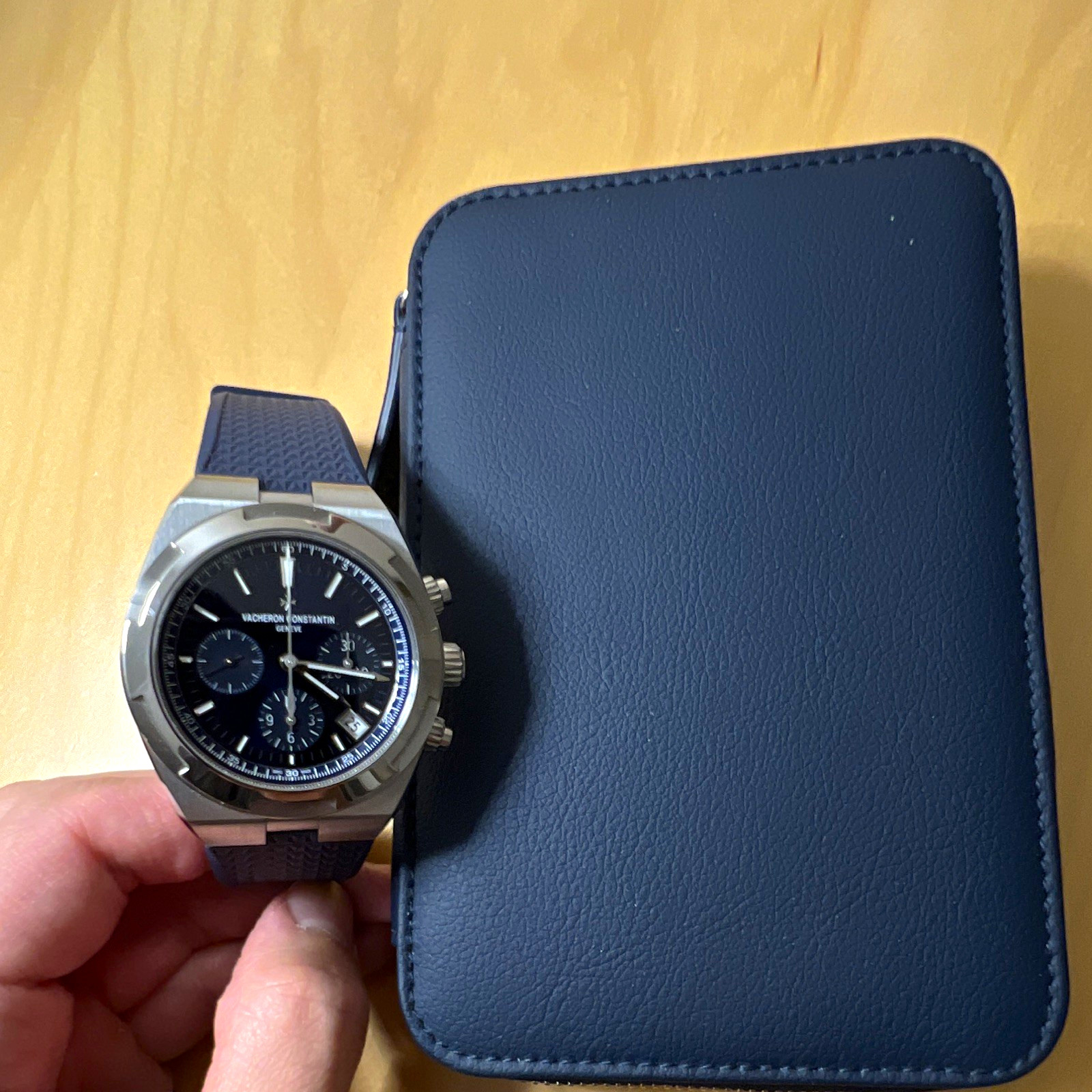 Vacheron Constantin Overseas 5520V Blue Dial Chronograph Date Blue Rubber