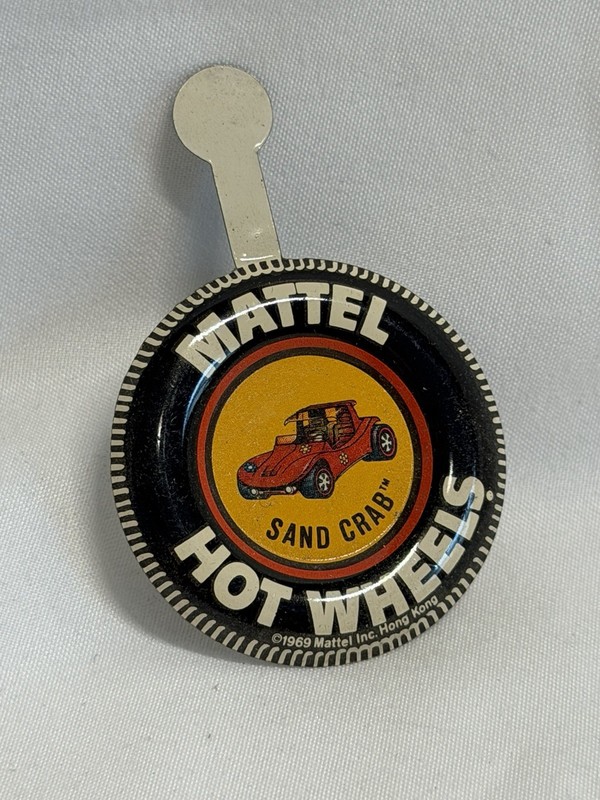 1969 MATTEL HOT WHEELS REDLINE ERA SAND CRAB METAL PIN/BUTTON