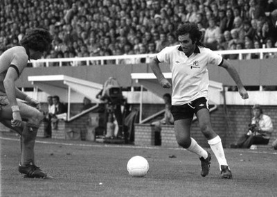 Fulham v Wolverhampton Wanderers George Best runs at Geoff Palmer Old Photo