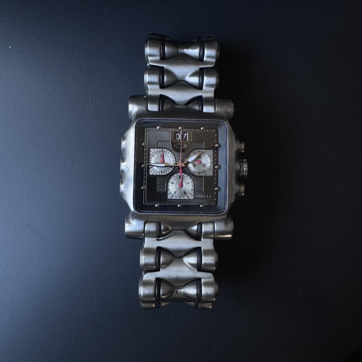 Oakley Minute Machine/Time Tank Black Dial Titanium Swiss Chrono