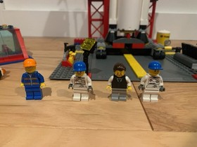 LEGO CITY: Space Centre (3368) & Space Shuttle (3367)