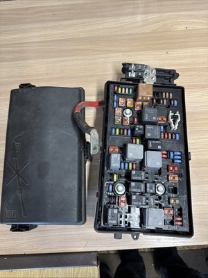 Opel Vauxhall Insignia A Fuse Box 	13253551 13222784 13275882  2010 2.0D 118KW