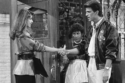BEAUTIFUL KIRSTIE ALLEY & TED DANSON 8X10 Photo