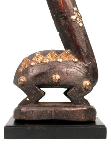 Art Africain - Cimier Masque Ci Wara orné de Plaques Métalliques & Clous 66 Cms - Photo 3 sur 12