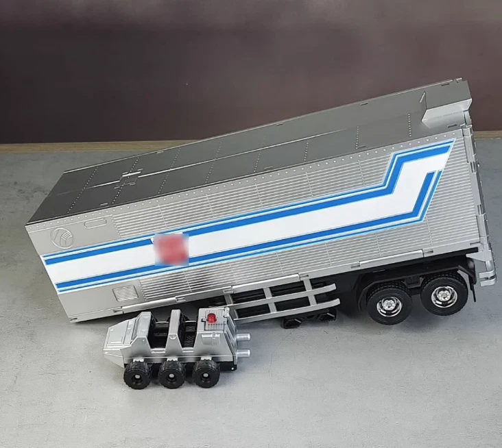 New Transformation Toys Masterpiece MP10 OP Trailer Garage in Stock - Image 3 of 4