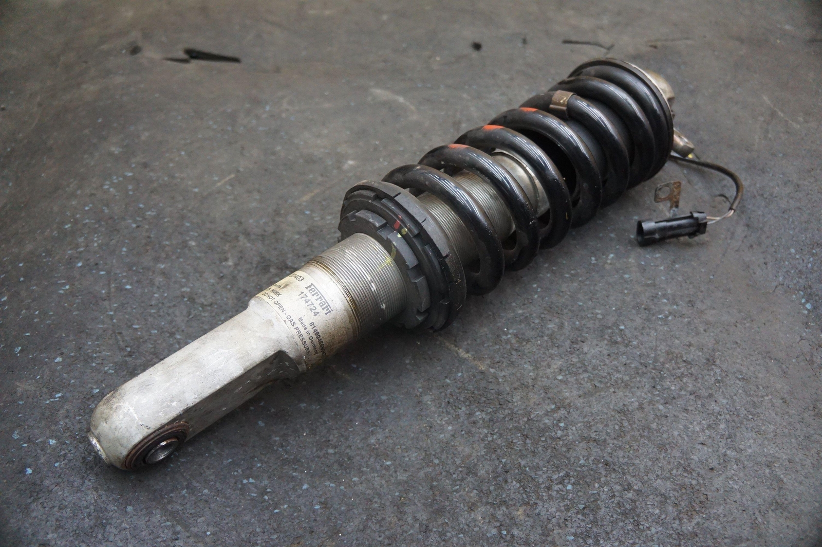 Rear Left Side Shock Absorber Spring Strut 174724 190677 Ferrari 360 Modena 02