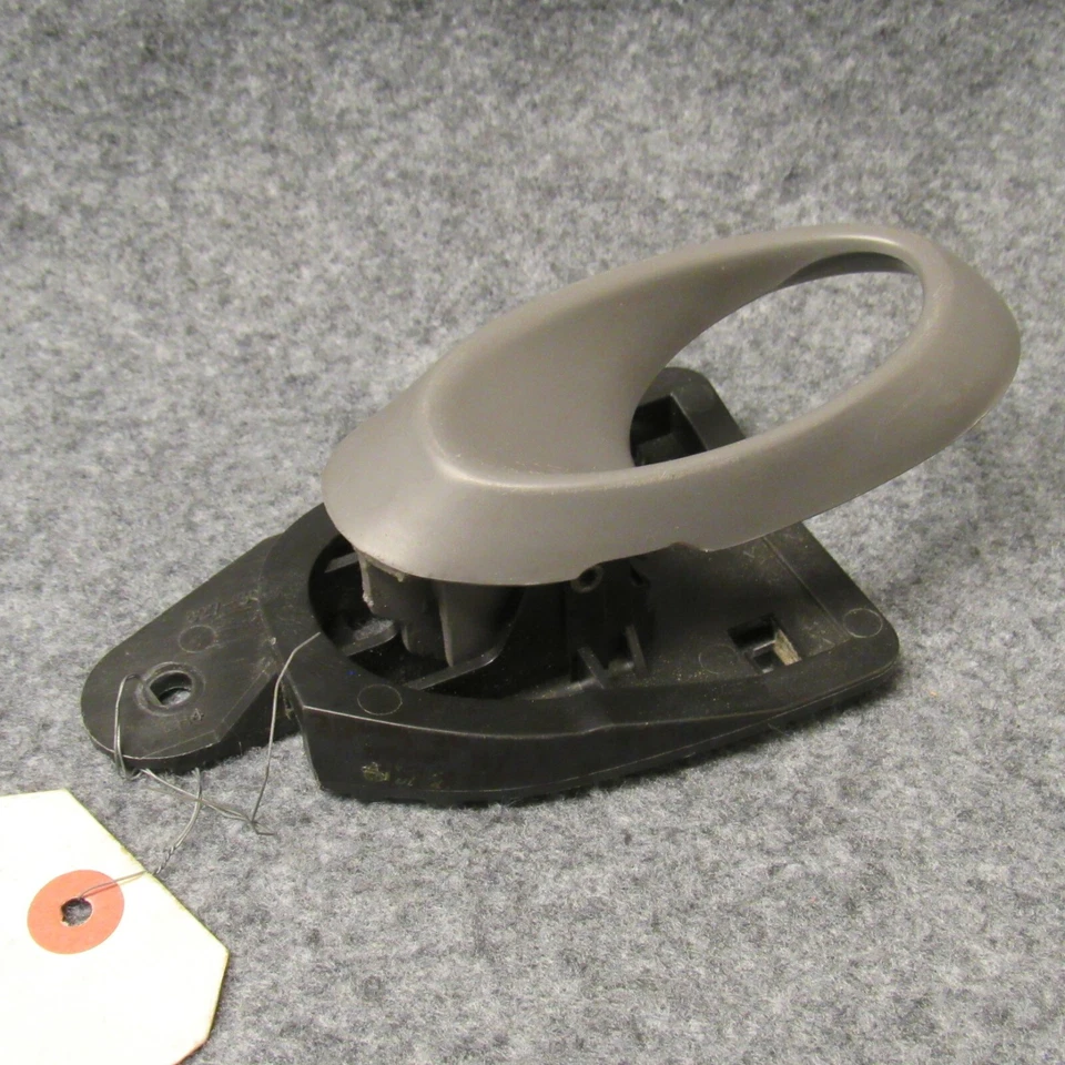 1996-1999 Ford Taurus Sedan LH maçaneta interna dianteira ou traseira cinza fabricante de equipamento original E50 - Imagem 2 de 3