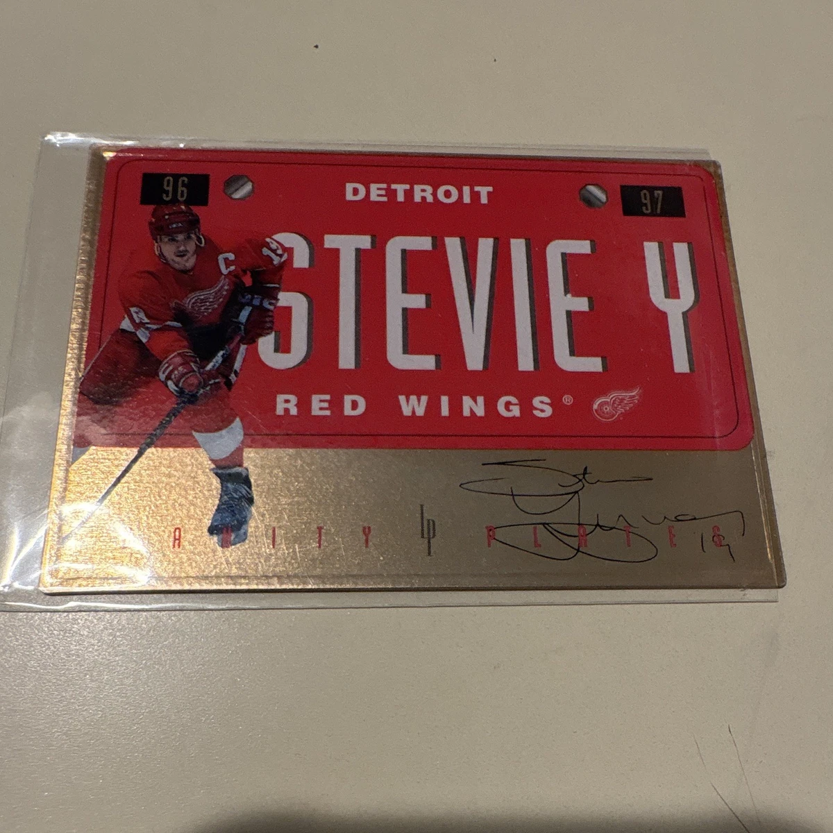 Steve Yzerman Ice Hockey Autographed Sports Trading Card Singles