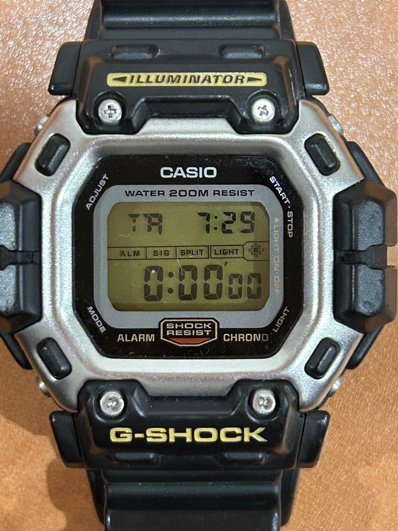 CASIO G-SHOCK DW-8300　 通称ガンダム　ヴィンテージ G-SHOCK DW-8300 Gundam Vintage Yellow Digital Watch Used