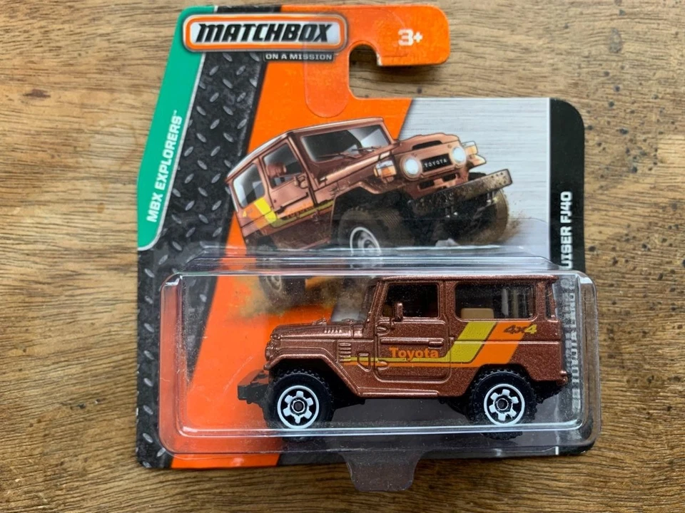 Lot of 4 Matchbox 1968 TOYOTA LAND CRUISER mix of Long and short card NEW - Image 2 of 4