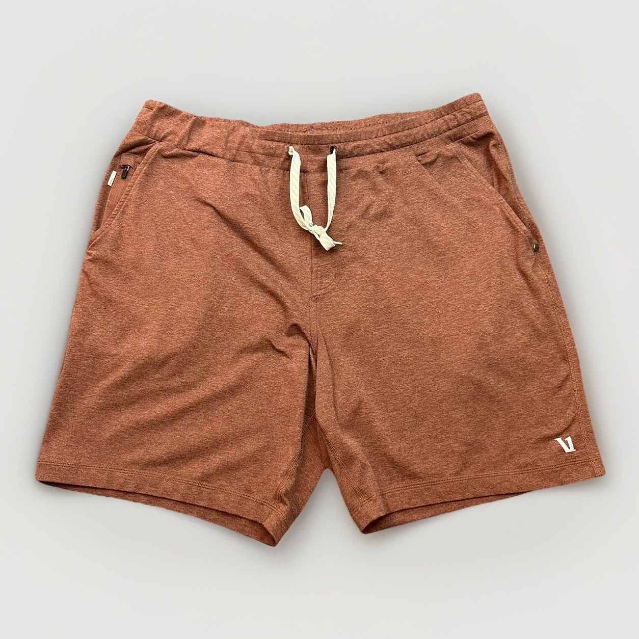 Vuori Shorts Mens Large Ponto Performance Stretch Zip Pocket Athletic V344 Sable