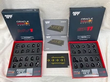 MINI GT 1:64 RB18 Red Bull Racing Pit Crew Set Verstappen Pérez 2022 Abu Dhabi