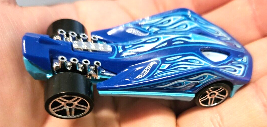 Hot Wheels 2009 Super Stinger loose diecast will hit you wear it hurts