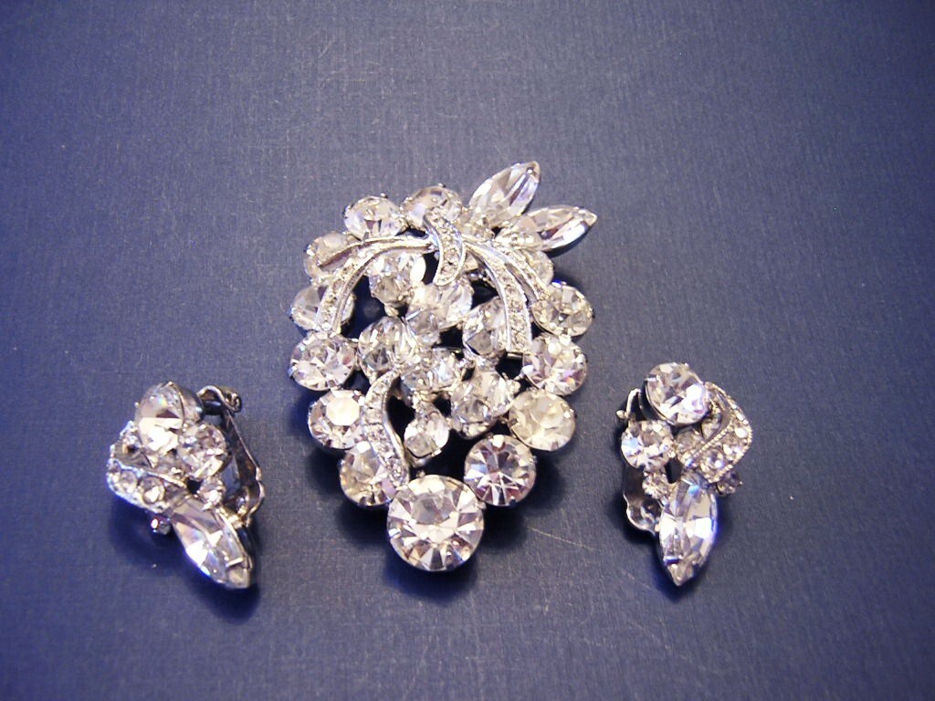 WEISS Beyond BRILLIANT Dimensional RHINESTONES & … - image 2