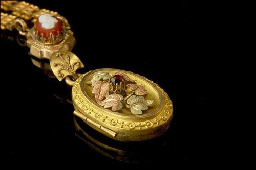 OLD VICTORIAN HARDSTONE CAMEO GARNET PASTE GOLD FILLED LOCKET BOOK CHAIN NECLACE - Picture 3 of 10