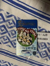 Disney it’s a small world Holiday 2025 Pin Peace On Earth LE